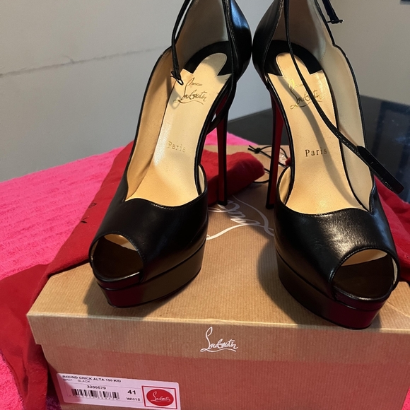 Christian Louboutin Round Chick Alta Pumps Black - Picture 3 of 6